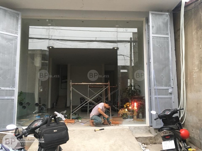 Bộ cửa kính thủy lực, cửa bản lề sàn 132 Tam Trinh 
